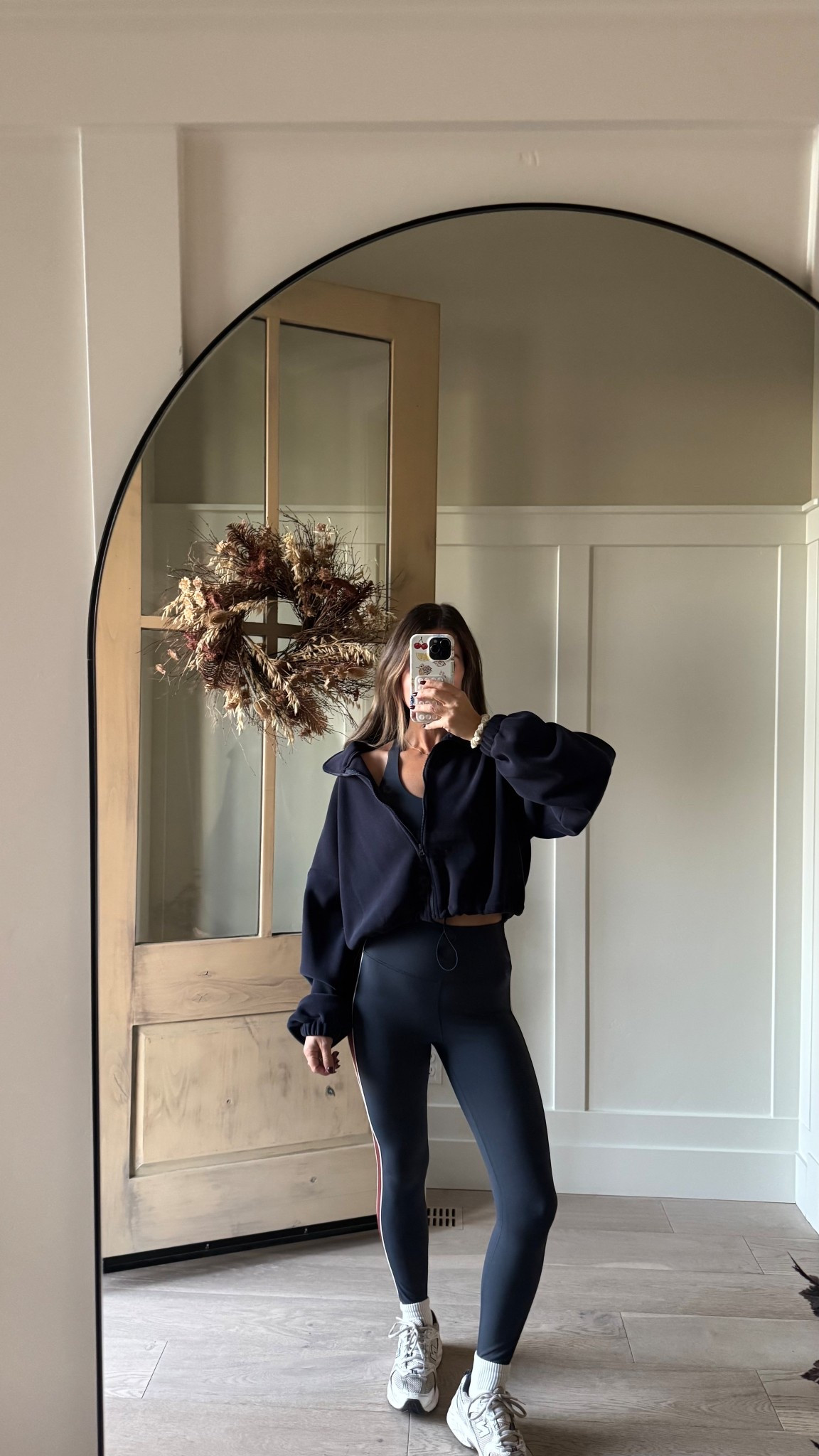 Today’s set! I was shook by the quality of this set and how comfortable it is for being target! Wearing a size small in both top and bottom— paired with my favorite fleece zip up that I’ve had for a few years now! Wearing a small in the navy (I have in multiple colors)