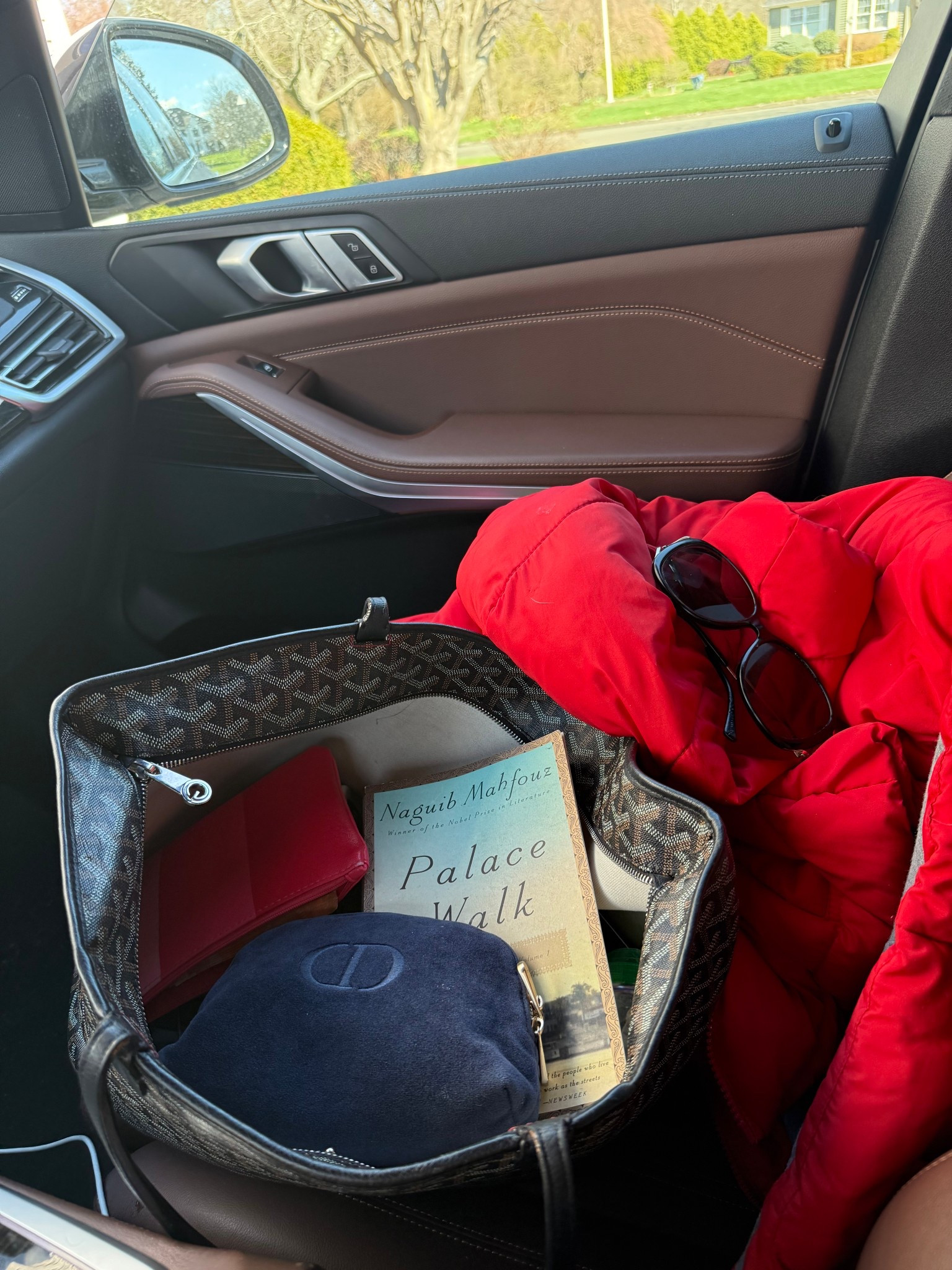 This is exactly why I buy tote sized purses!!! I love my Gotard tote. Find similar below!!

#LTKootd #LTKdayinmylife #LTKmomlife