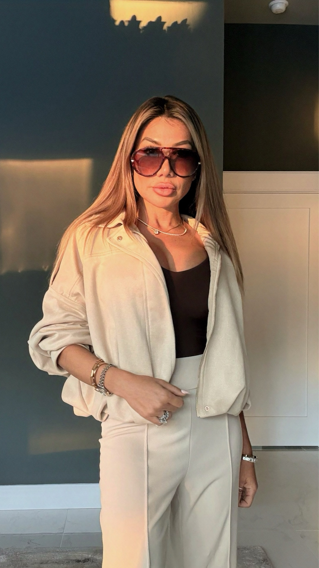 This neutral suede is SUCH a find 🤎
It has that soft, drapey oversized fit that makes every outfit look luxe without trying.
Lightweight but still cozy — perfect for U.S. winter layering (think school drop-offs, errands, brunch).
If you love clean, quiet-luxury neutrals… this is a must-have piece.

FIT NOTES:
• Wearing size Small — fits oversized with roomy shoulders
• If you want it more tailored, size down
• Length hits right at the hip for a flattering shape
• Suede finish looks way more expensive than it is

WHY IT’S TRENDING:
• “Soft winter neutrals” are dominating the U.S. fashion searches
• Oversized bombers are replacing trench coats this season
• The draped batwing sleeve = instant quiet luxury

WAYS TO WEAR:
• With wide-leg cream trousers + a fitted top (my outfit in the reel)
• Over leggings + boots for a chic errand look
• With denim + heels for dinner
• With a monochrome cream set for a cozy neutral vibe




neutral winter jacket, suede bomber, women’s winter outfit ideas, quiet luxury coat, oversized neutral jacket, winter neutrals 2024, chic winter layers, Amazon winter fashion


#LTKSaleAlert #LTKmomlife #LTKPetite