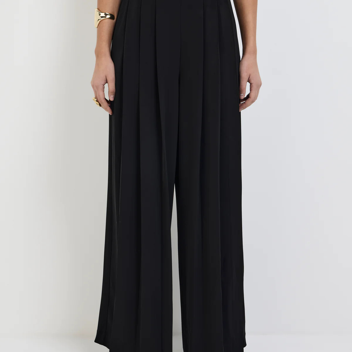 ADELE PANT | Sheike (Australia)