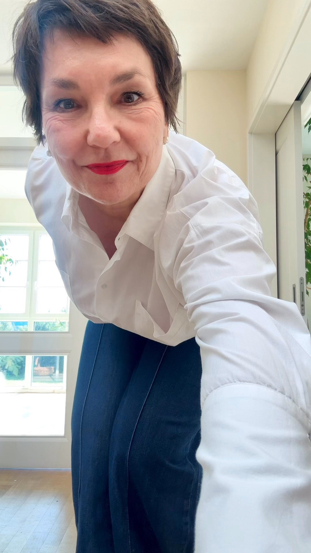Herbstoutfits für Frauen über 50: klassische Jeans, weiße Bluse, kurzer Trenchcoat! Ein echter Evergreen-Look!


Fall outfits for women over 50

#60plus
#50plus
#plussize
#herbstlook
#herbstoutfit
#everydaylook

#LTKdeutschland #LTKü50 #LTKautumn
