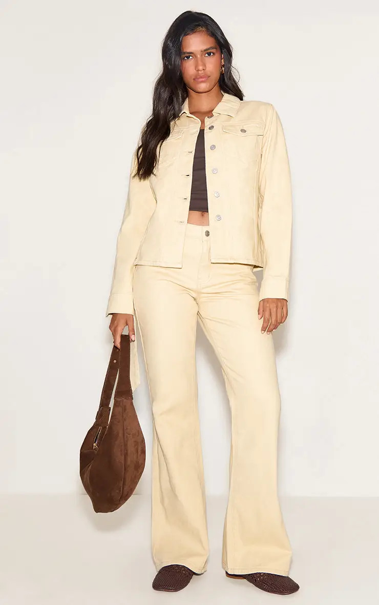 PrettyLittleThing Butter Yellow Flared Jeans Met Middelhoge Taille En Contrasterende Stiksels | B... | Boohoo.com (NL)