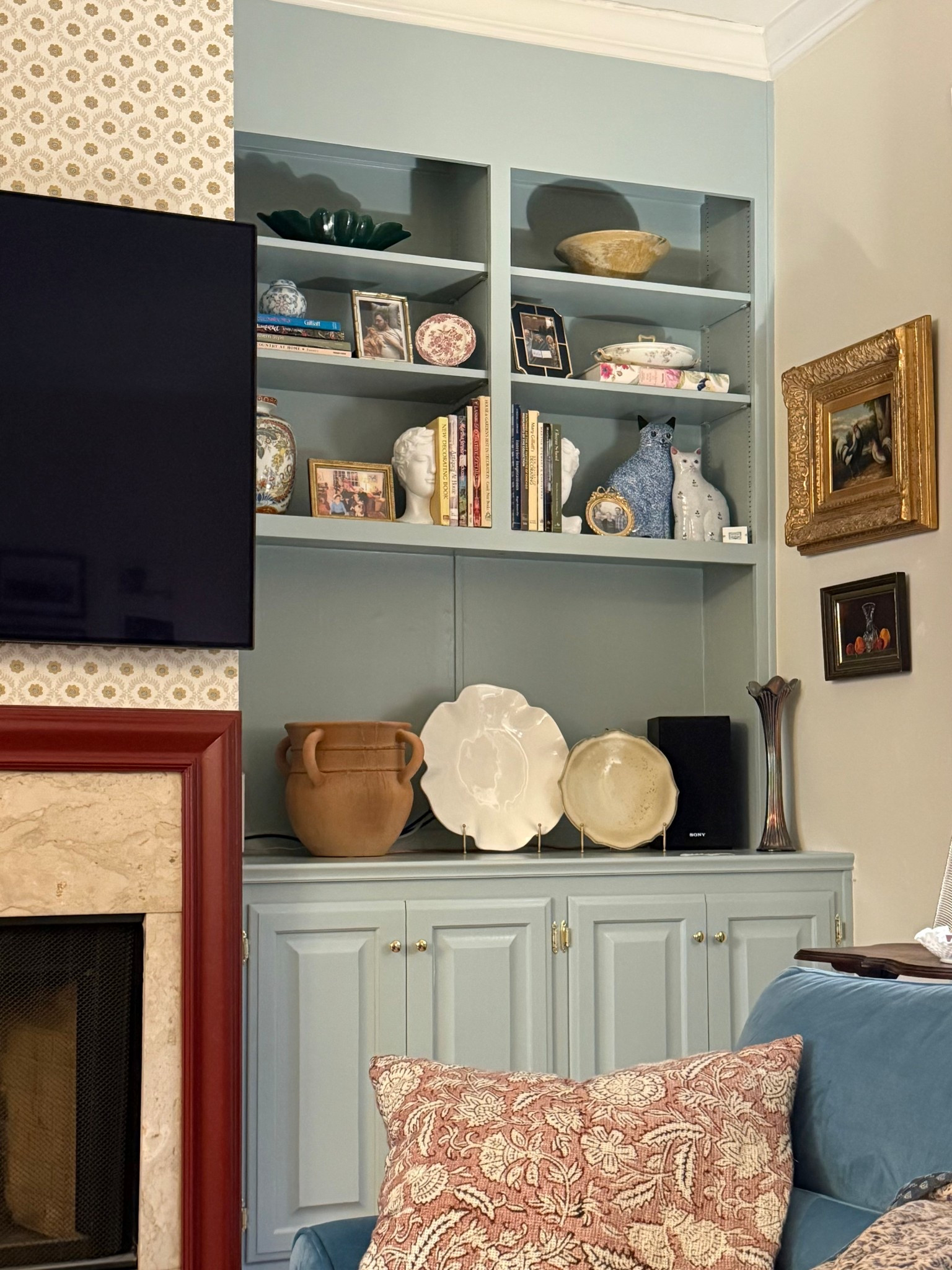 A moment for the built ins 🥰

#LTKHome #LTKFindsUnder100 #LTKFamily