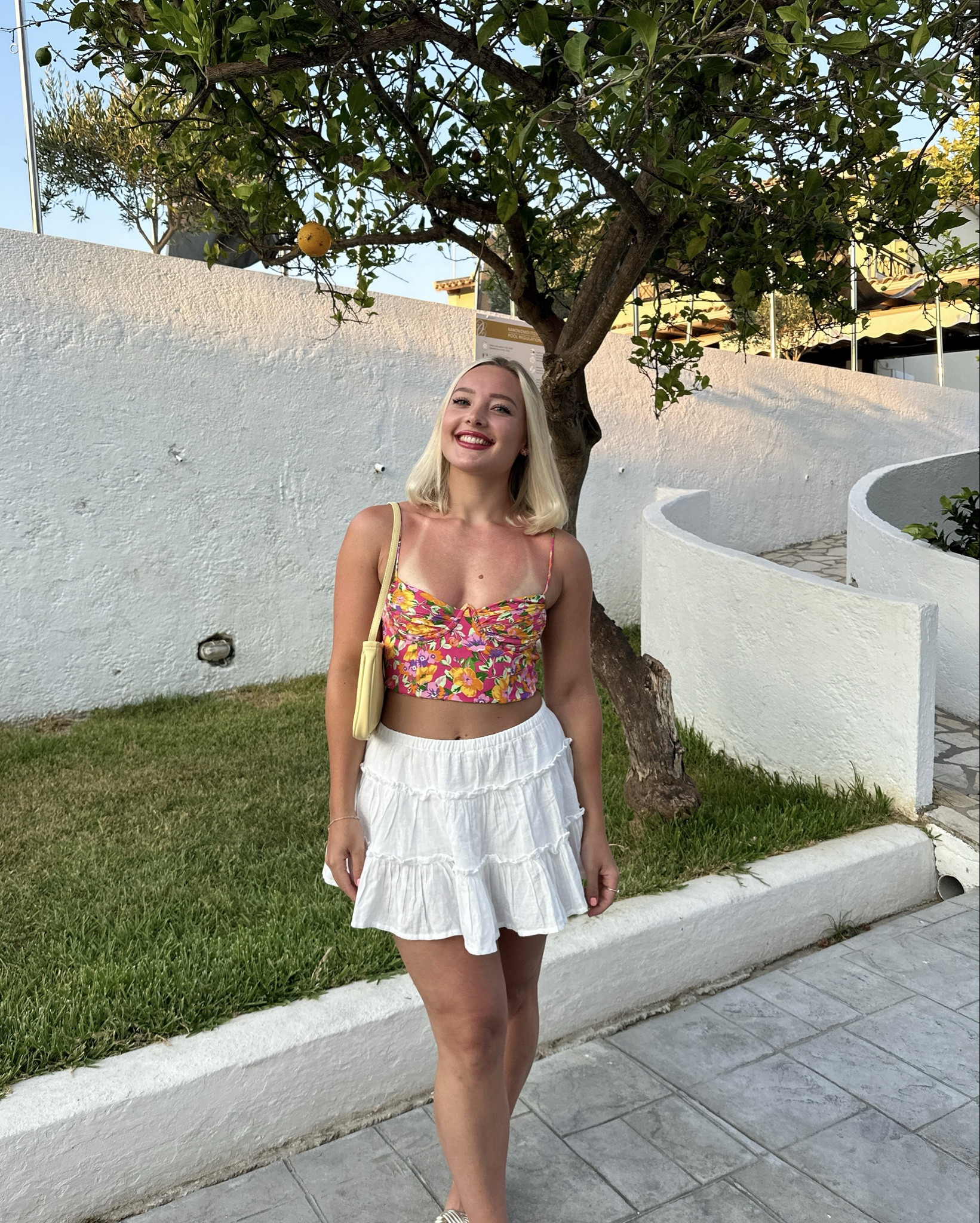 Holiday fits are my favourite🌺 

Top is Zara wearing a size small
Code: 2862/423
Skirt is Pull&Bear wearing a size small 
Bag & shoes asos 