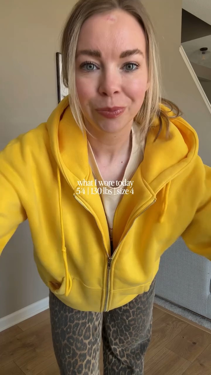 Living in my own utopia… 🐅 🐆

Oversized graphic tees have been my go-to for easy outfits that still feel like something

Tell me you’re in your graphic tee era too 😊

millennial mom style / mom outfits / casual chic outfit inspo / outfit reel / everyday outfit styling / wide leg jeans outfit / oversized sweater outfit / comfy but styled / real life mom fashion