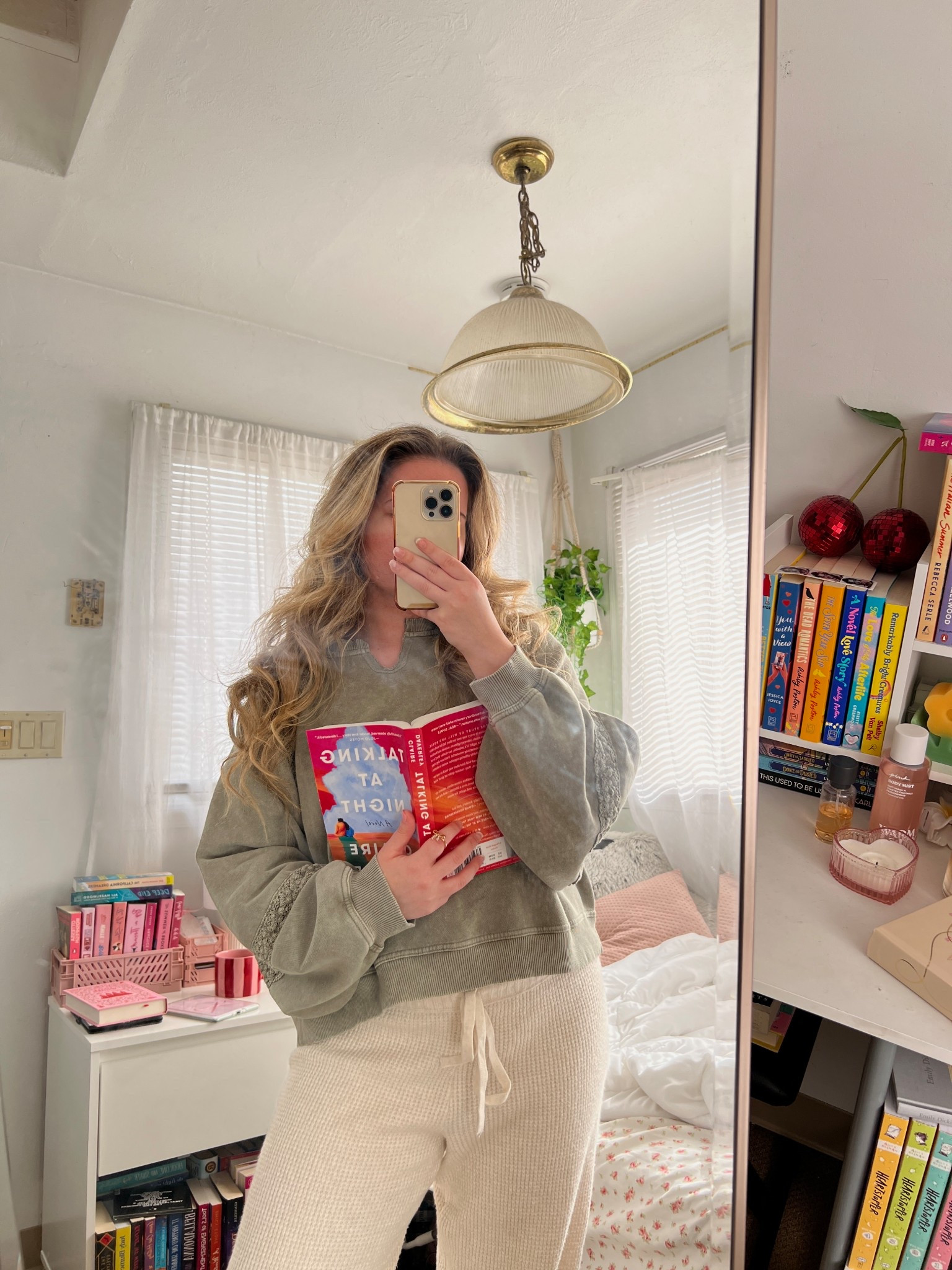 Comfy spring outfit📖🌷🦋

#LTKStyleTip #LTKSeasonal #LTKU