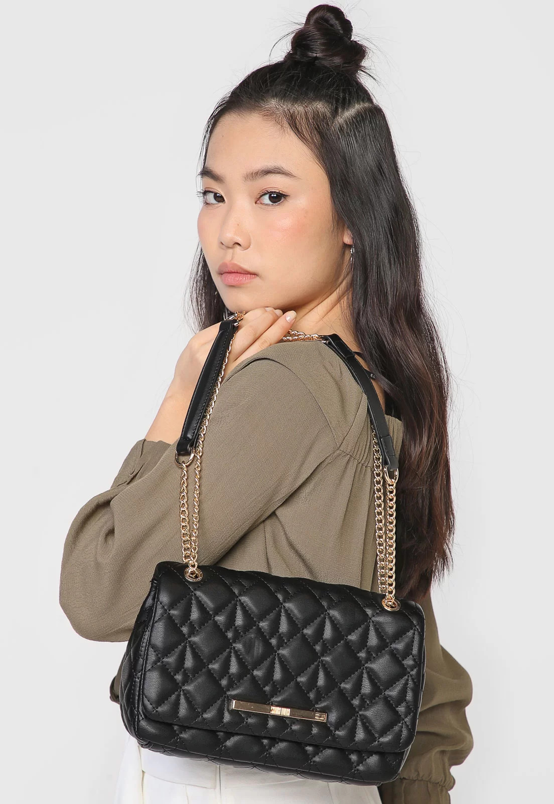 Bolsa Santa Lolla Matelassê Preta | Dafiti (BR)