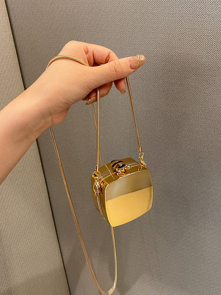 Mini Metallic Chain Box Bag | SHEIN