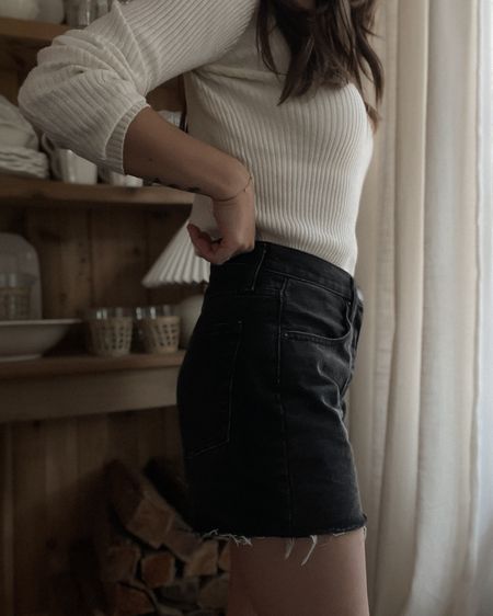 I loved these shorts so much, I ordered them in this washed black color too! Wearing a 24 