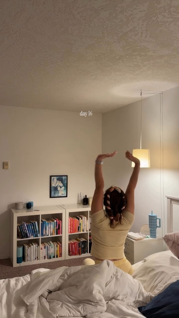 my morning moments for the best day 💐💛
• start the day in matching pjs & headless curls 
• gratitude journal 
• movement 
• the morning light ☀️ 
• getting ready for the day 
• a good outfit 

What a perfect morning for the spring diaries day 16 💛

#morninginmylife #morningvlog #9to5life #officelife #springdiarieswithcass