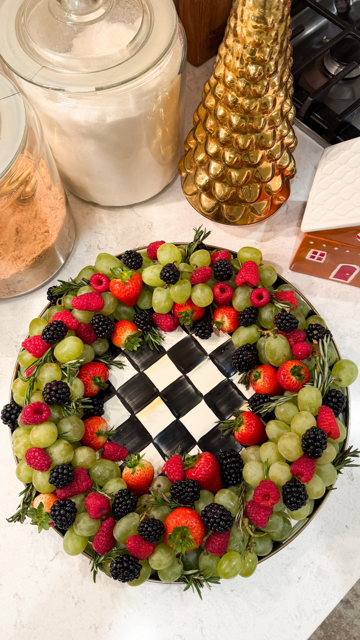 CHRISTMAS FRUIT WREATH 😍🍓🍇 Another day, another festive wreath 😆 I prepped all the fruit earlier and assembled this right before heading to a party. I used 1 large bag of grapes, 1 box of strawberries, 2 pints of raspberries, and 1 pint of blackberries. The rosemary gives it that organic wreath look, but basil works too!


#LTKHoliday #LTKHome #LTKSeasonal