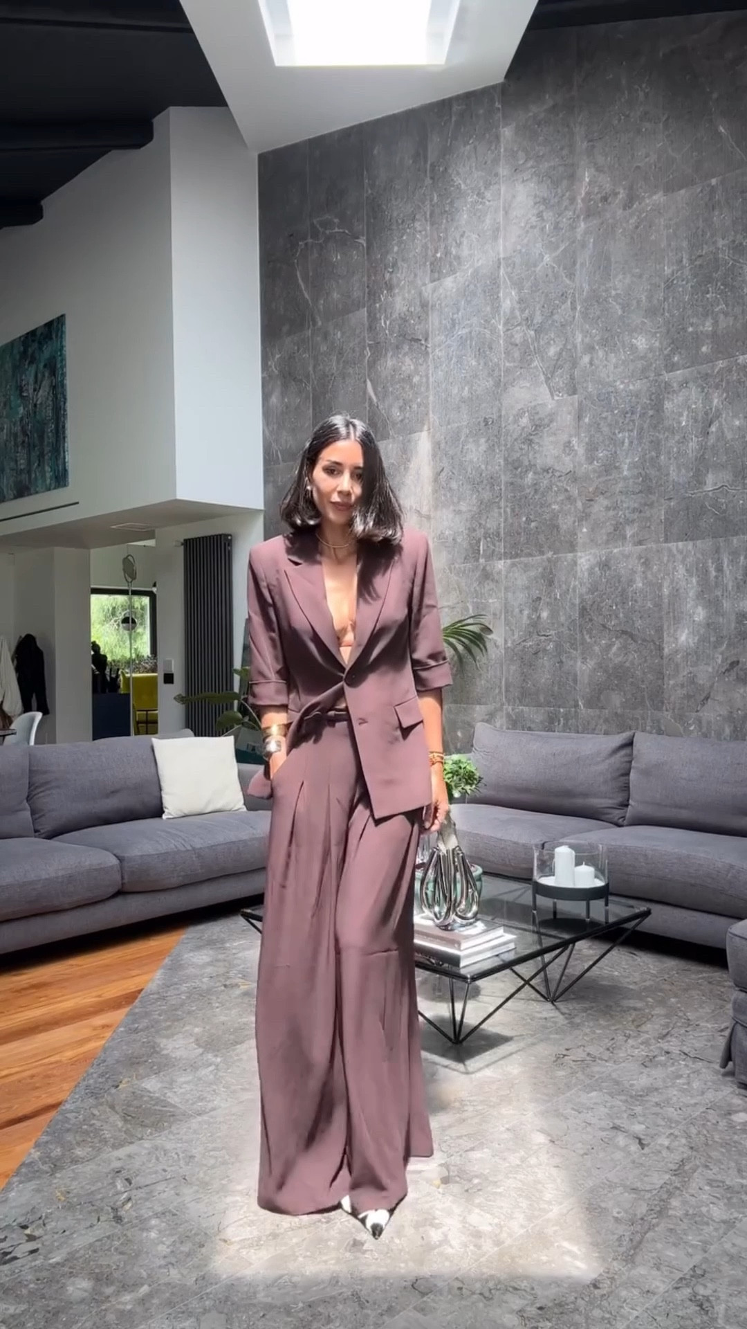 adesso.. è o non è il tailleur più bello del mondo? guardate che fit pazzesco.
ditemi voi, manica corta approvata? 🐮🥥🤎🐚
@imperialfashion @the_imperial_edit #ImperialPeople 

#tailleur #inspolook #tailleurmarrone #ootd #springlook 
#lookcerimonia

#LTKsummer #LTKwedding #LTKitalia