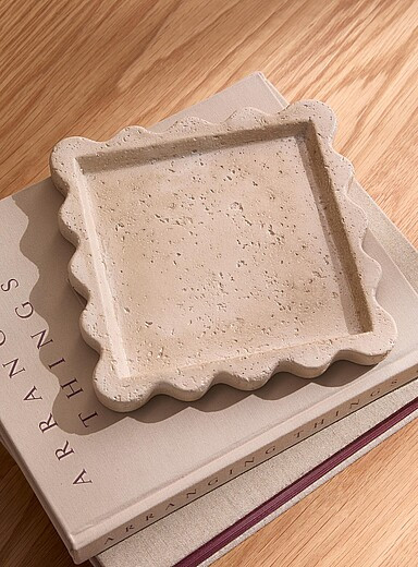 Wavy edge concrete tray
        
        

		

        
    
        
    
	    
		    
		       ... | Simons
