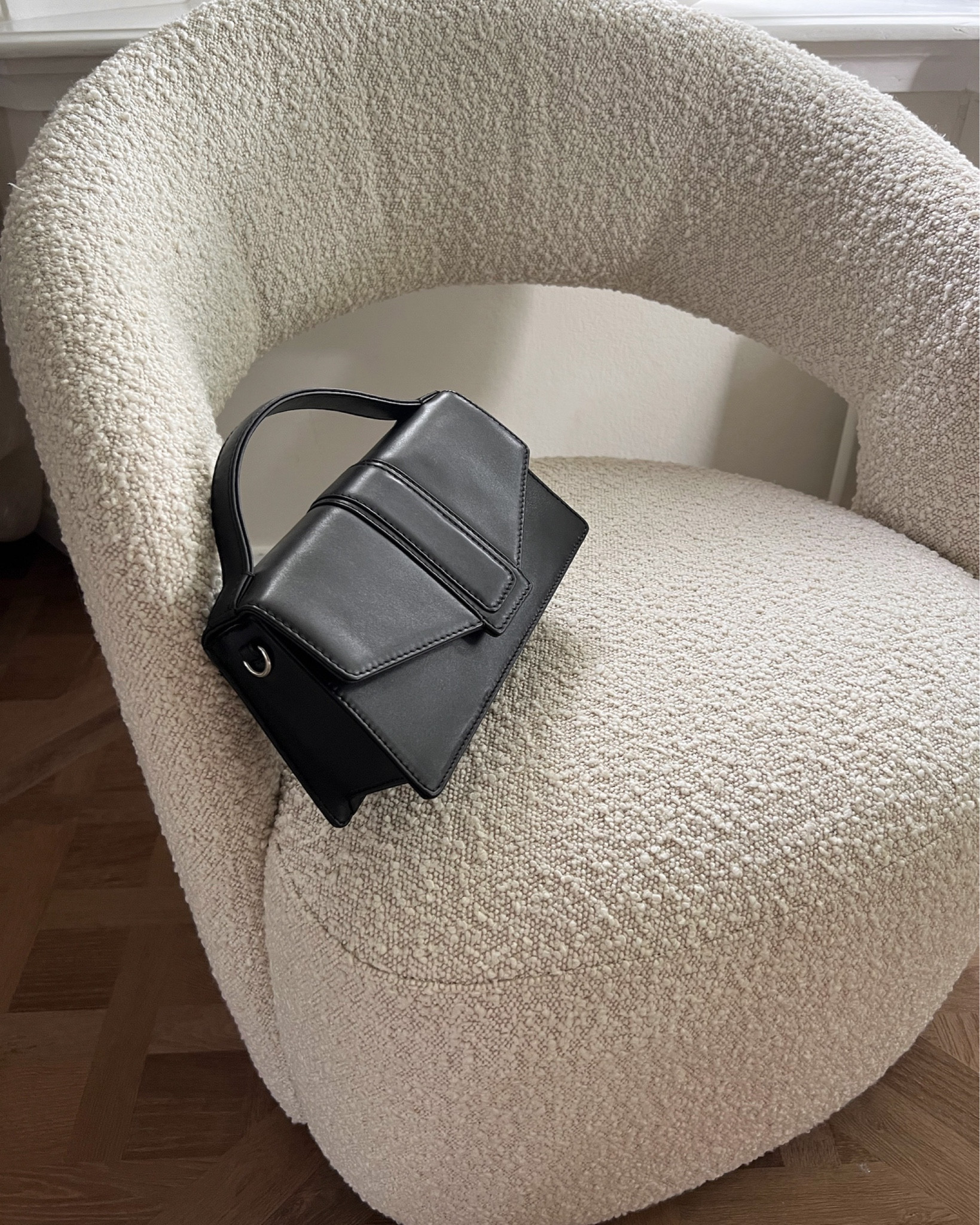 “Zoe” Shoulder bag from Markberg 🖤

outfit inspiration, accessories, about you, black bag, boule lounge armchair, WestWing, furniture inspiration, Nederland. 

#LTKeurope #LTKhome #LTKitbag