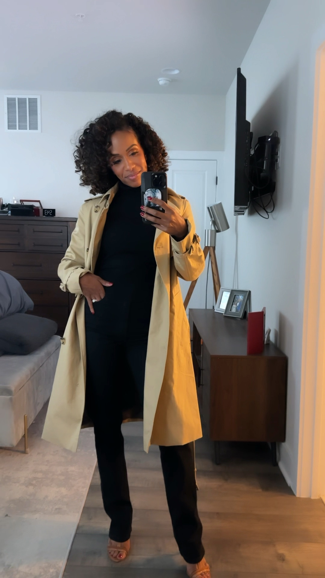 The classic trench coat 🧥

#LTKstyletip #LTKSeasonal #LTKworkwear