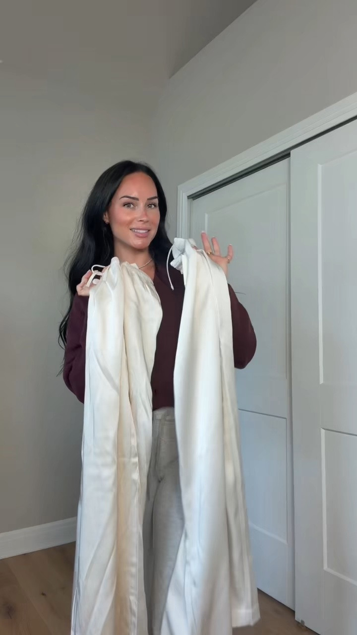 The cutest pants for fall 🍂 Both of these are such good options! I like the fit of the Abercrombie pair a little more, but I love the color and overall look of the Aritzia pair. Both are a size small. I’ll have both linked over on my LTK so you can compare them!

My sizing: 5’7”, 145 lbs, 32DD.

@Aritzia @abercrombie #FallFashion #AritziaStyle #AbercrombieStyle #FallOutfitIdeas #CasualStyle fall pants, Aritzia pants, Abercrombie pants, fall outfit, casual fall outfit, neutral outfit, everyday style, fall wardrobe, capsule wardrobe, wide leg pants, comfy outfit, effortless style, pre fall fashion, autumn outfit, fashion finds, LTK, outfit inspiration, everyday basics, chic casual outfit, fall staples