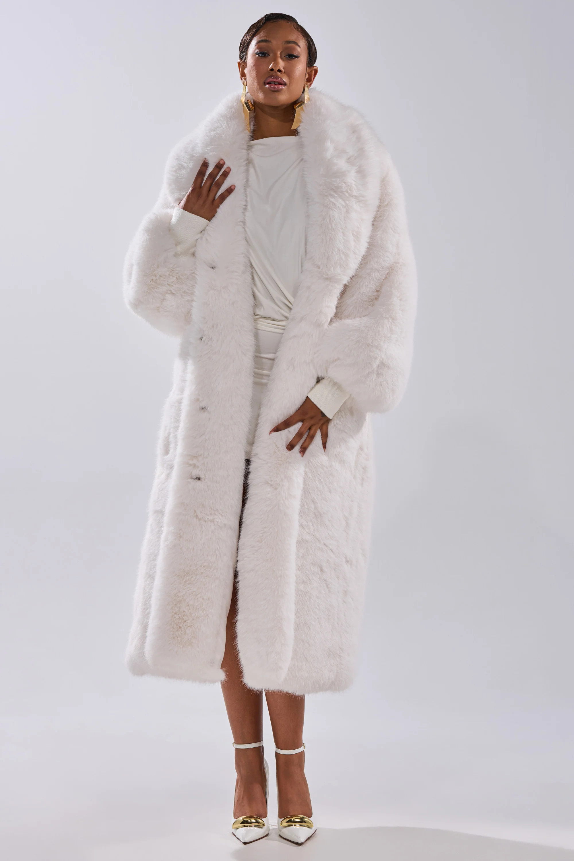 AKIRA Tsunami Faux Fur Coat | White | Size Small/Medium | AKIRA