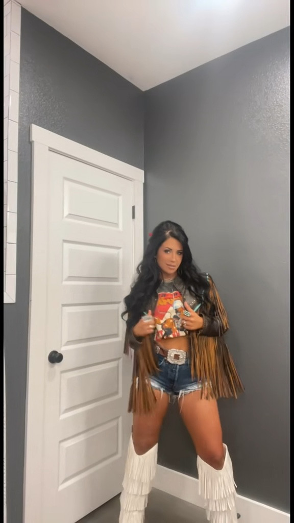 Wearing a Small in the Tshirt(Cavender’s), jacket and belt. Size 26 in the Levi 501 shorts. The boots sold out but I’ll link a similar boot🫶🏼  #western #westernfashion