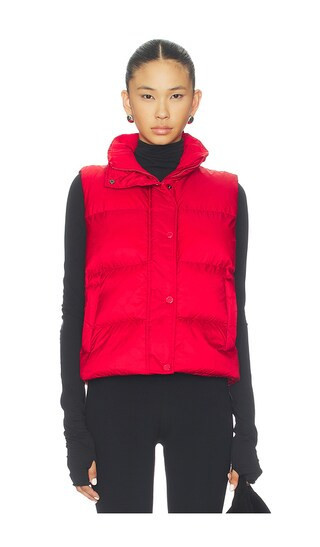 Beyond Yoga Big Cozy Puffer Vest in Red. - size XL | Revolve Clothing (Global)