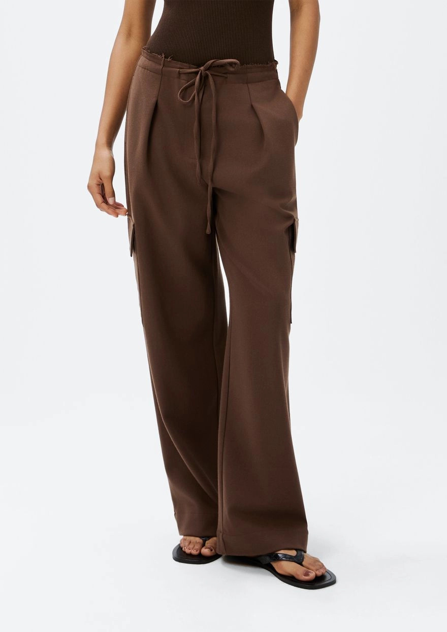 calça feminina reta em alfaiataria cargo - marrom | Hering (BR)