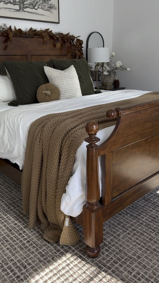 Fall bedroom styling 

#LTKHome #LTKSeasonal #LTKVideo