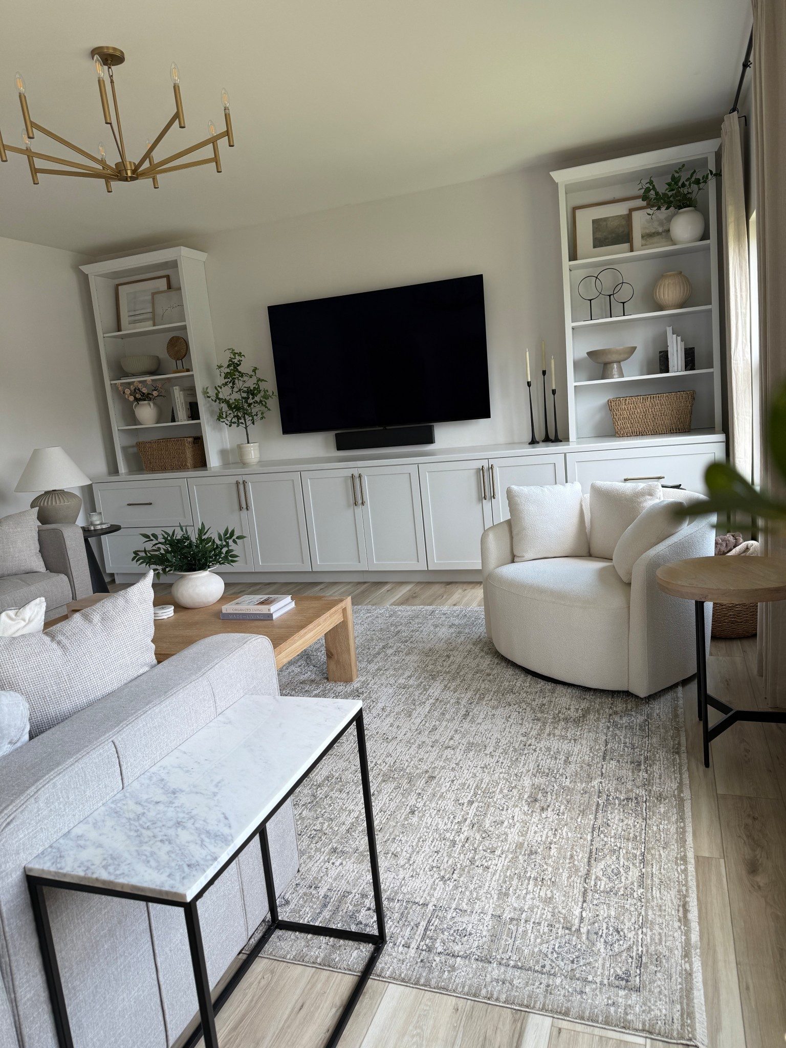 Family room 


#LTKSaleAlert #LTKHome