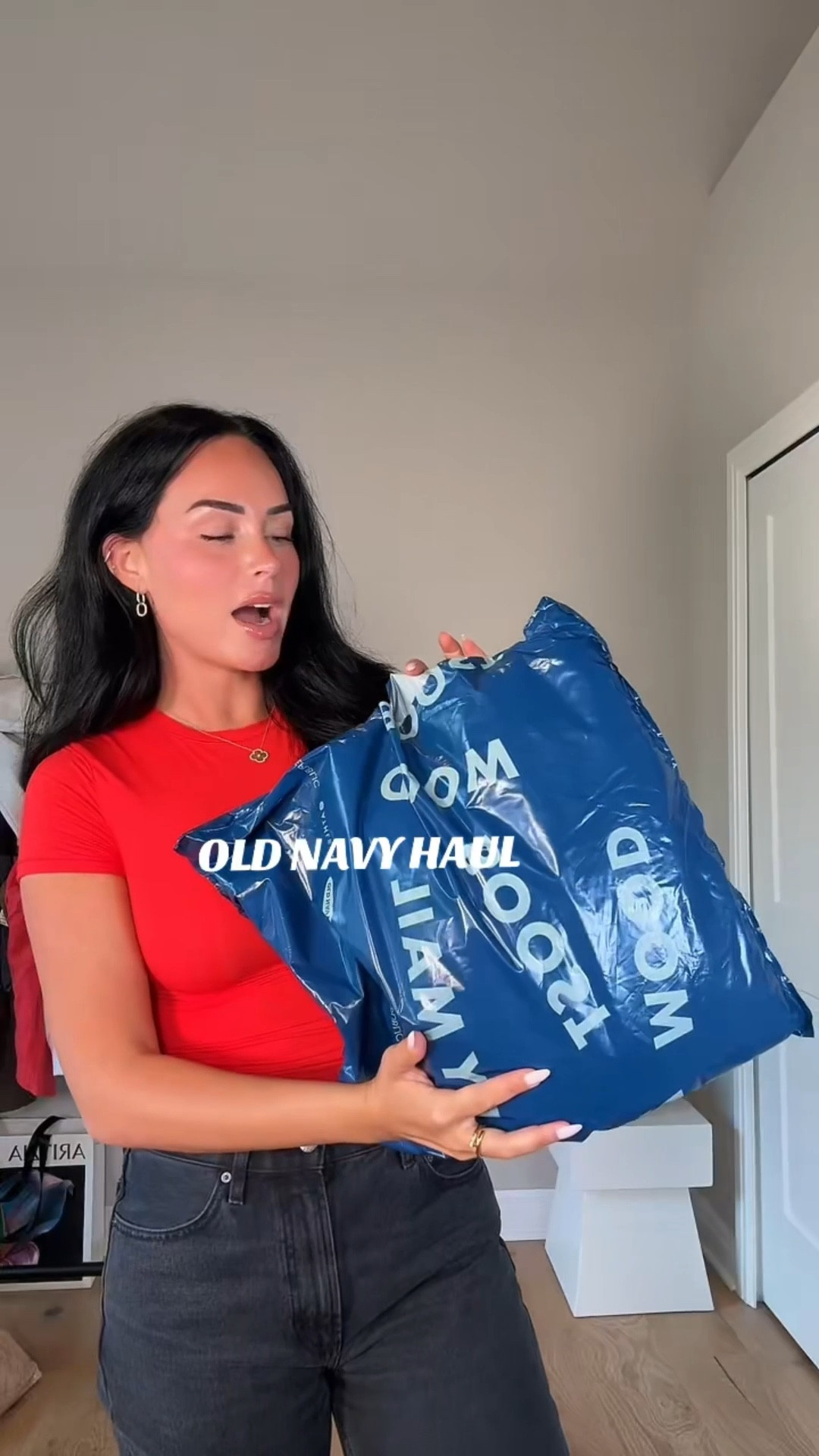 Old Navy Haul ❤️

I will have these + my outfit on my LTK in the old navy section! 

My sizing 5’7, 145lbs, 32dd
I’m wearing a size small tee, size 27 jeans 

#LTKFindsUnder100 #LTKActive #LTKSaleAlert