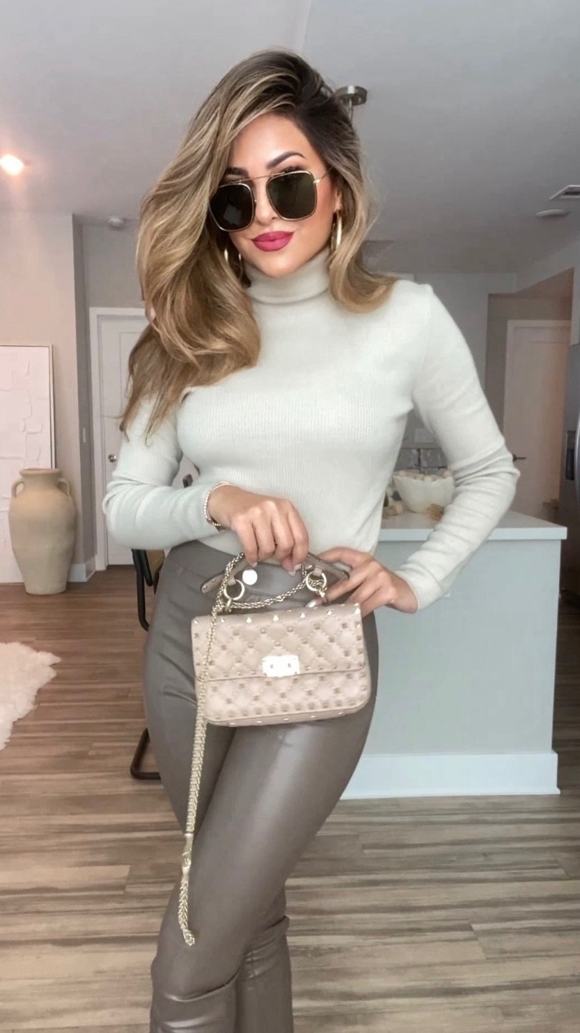 How to elevate your trousers 🤎￼

#LTKgrwm #LTKootd #LTKdayinmylife