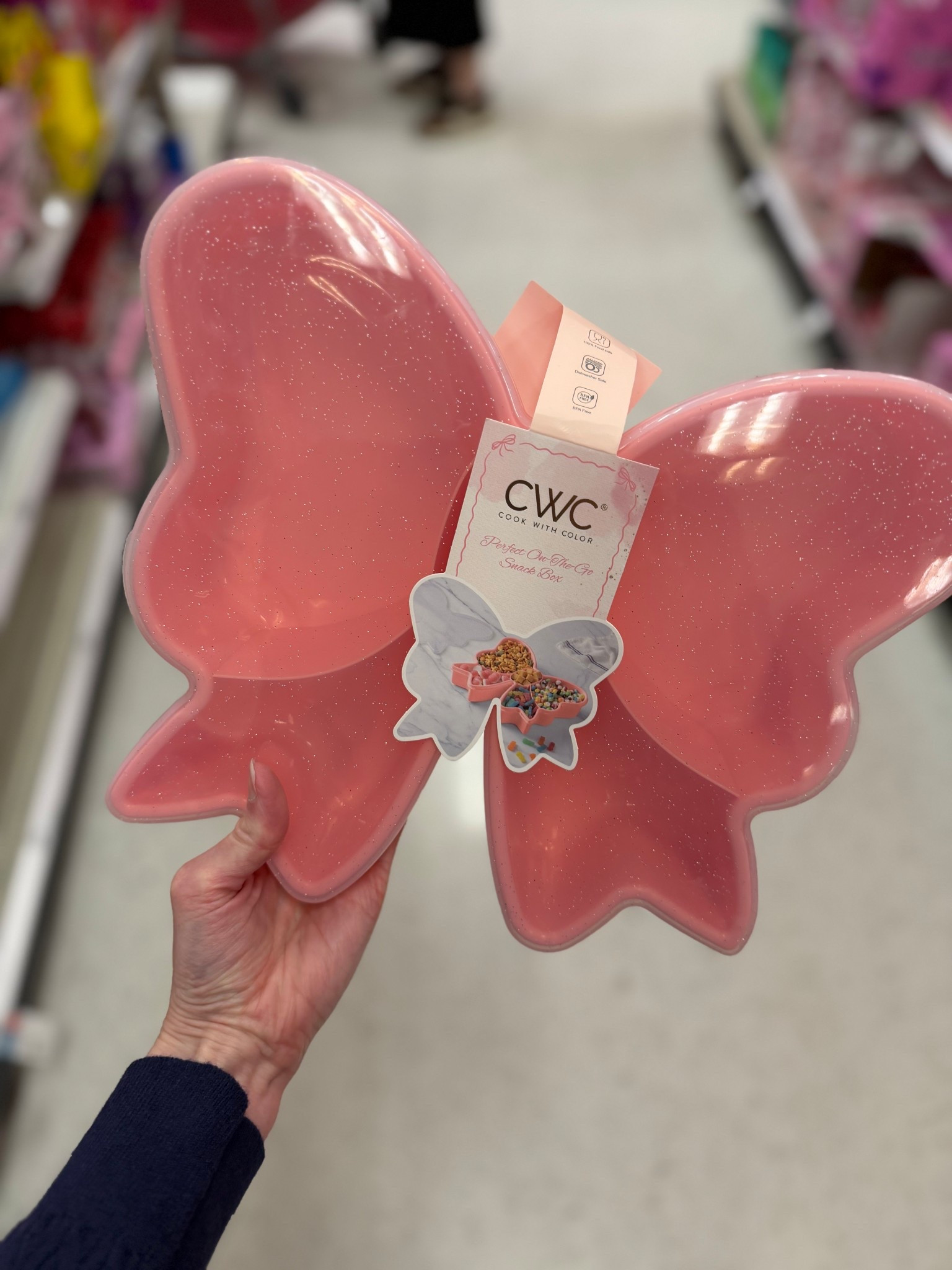 How adorable is this bow snack box?! 🎀 perfect for candy, snacks, or a Valentine charcuterie moment

#LTKValentine #LTKHome #LTKSaleAlert