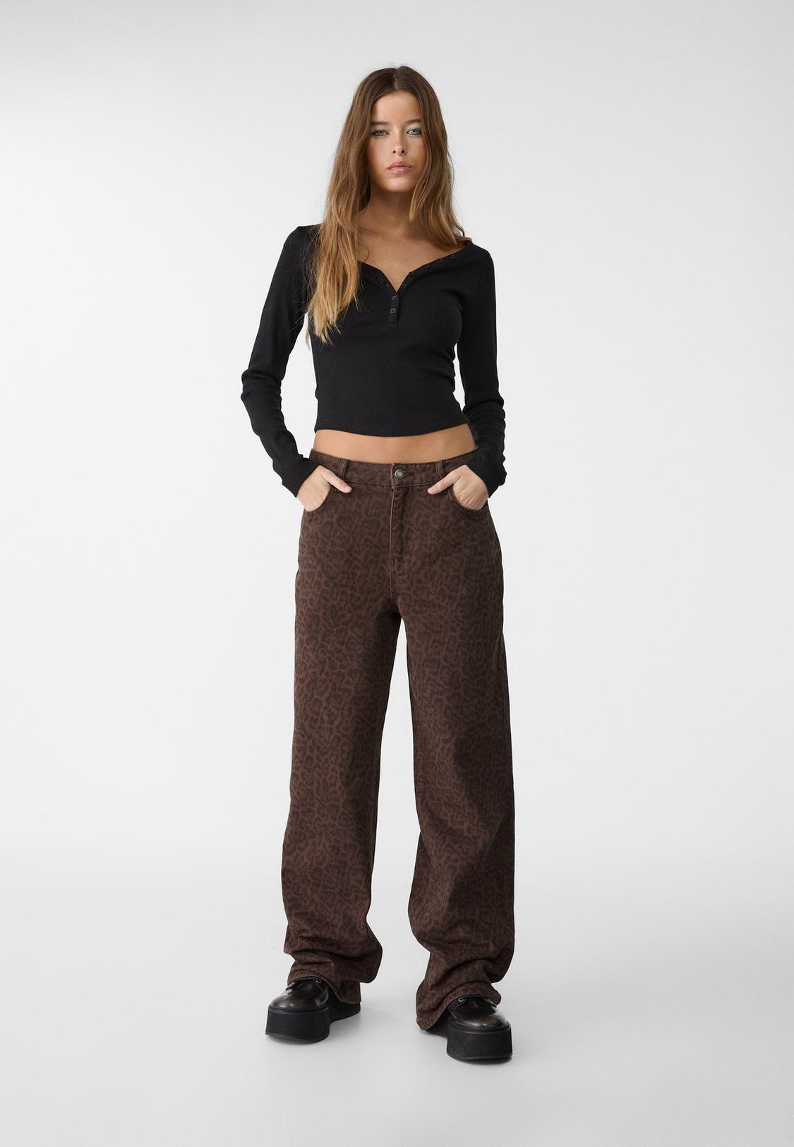 Baggy-Jeans im Leoparden-Look45,99 € inkl. MWSt./exkl. VersandkostenGröße auswählen | Stradivarius DE