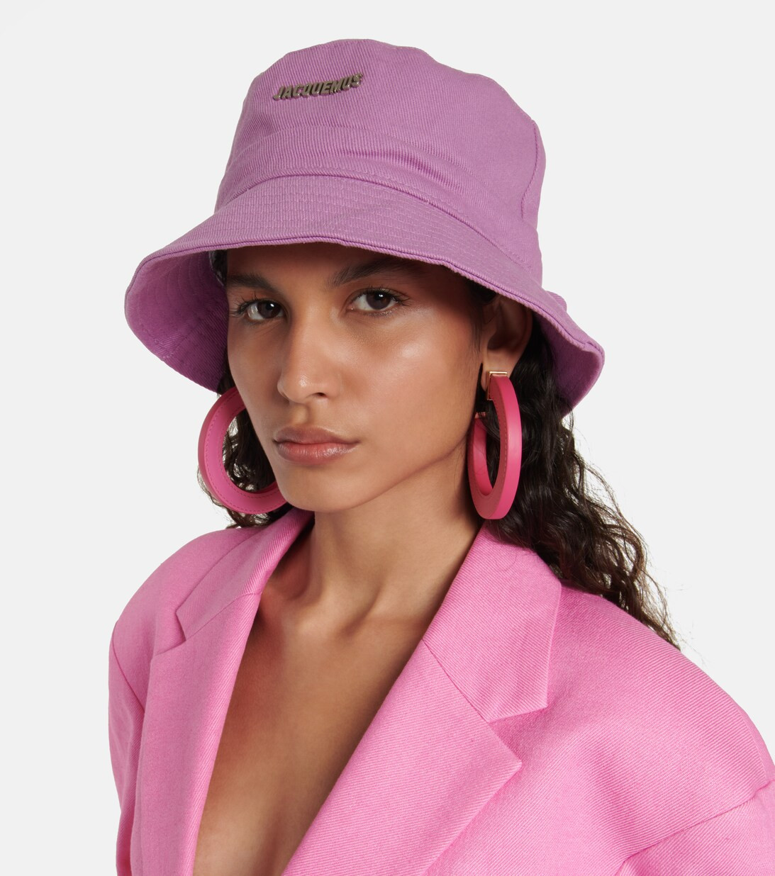 WomenDesignersJacquemusAccessoriesHatsBucket HatsJacquemusLe Bob Gadjo canvas bucket hat | Mytheresa (INTL)