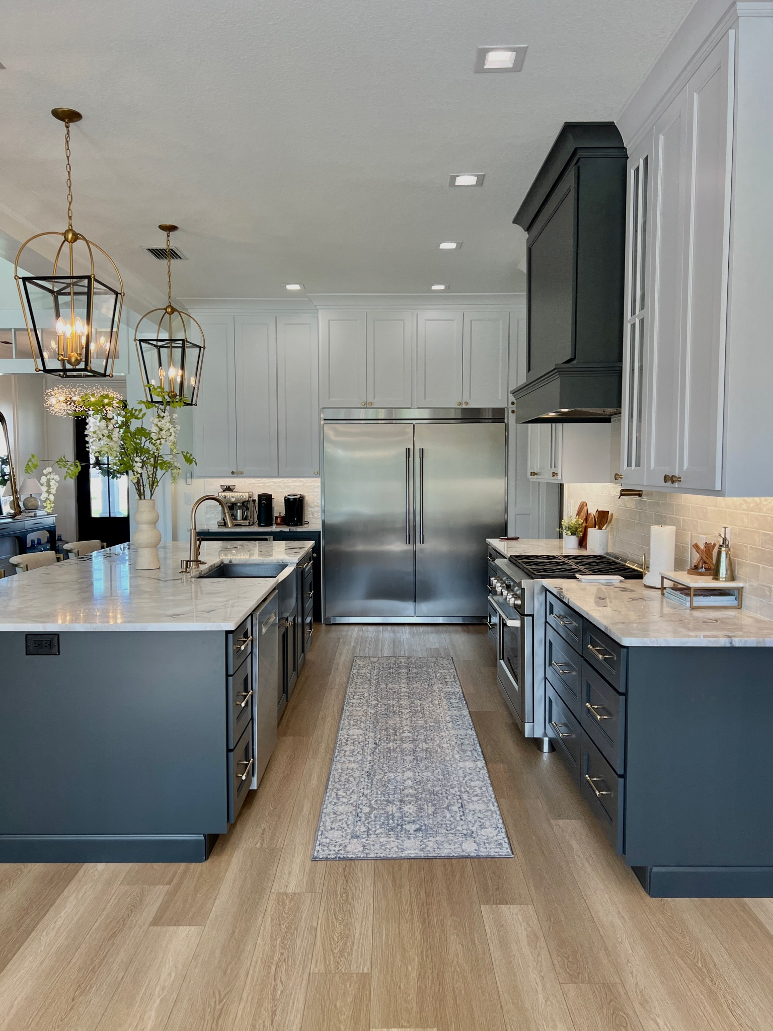 Kitchen - kitchen runner, cabinet hardware, kitchen pendant light, kitchen sink, gas range 

#LTKhome