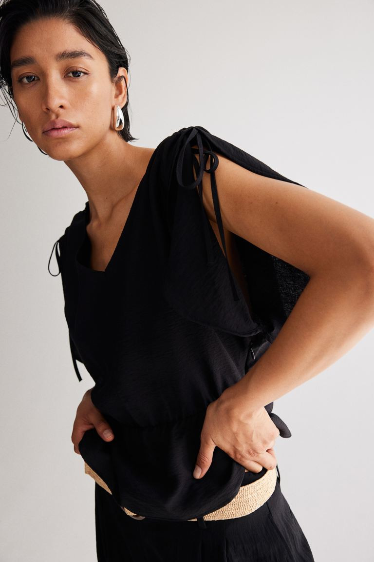 Drawstring-detail Blouse - V-neck - Short sleeve - Black - Ladies | H&M US | H&M (US + CA)