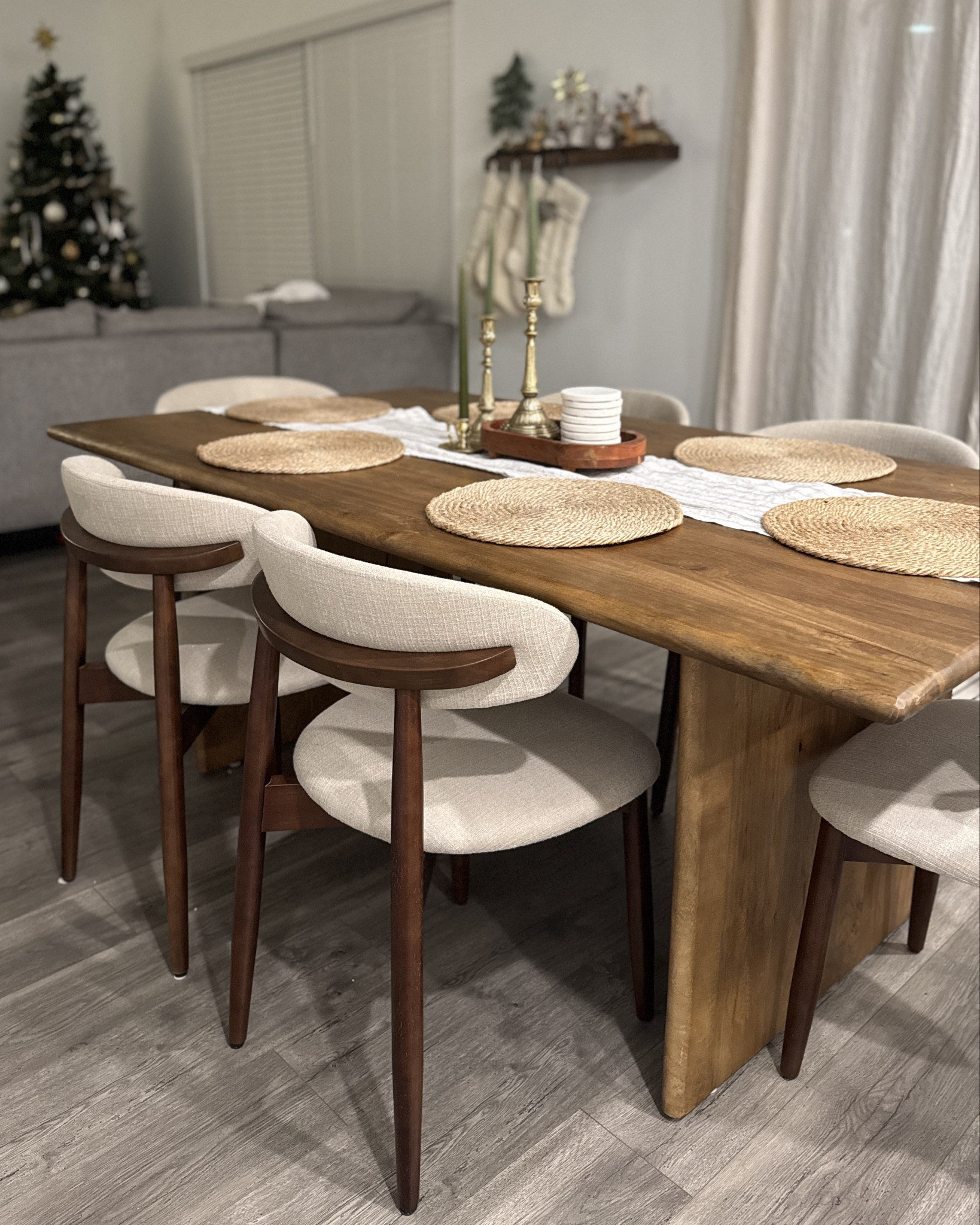 Holiday tablescape 🤍🕯️

#LTKSeasonal #LTKHoliday #LTKHome