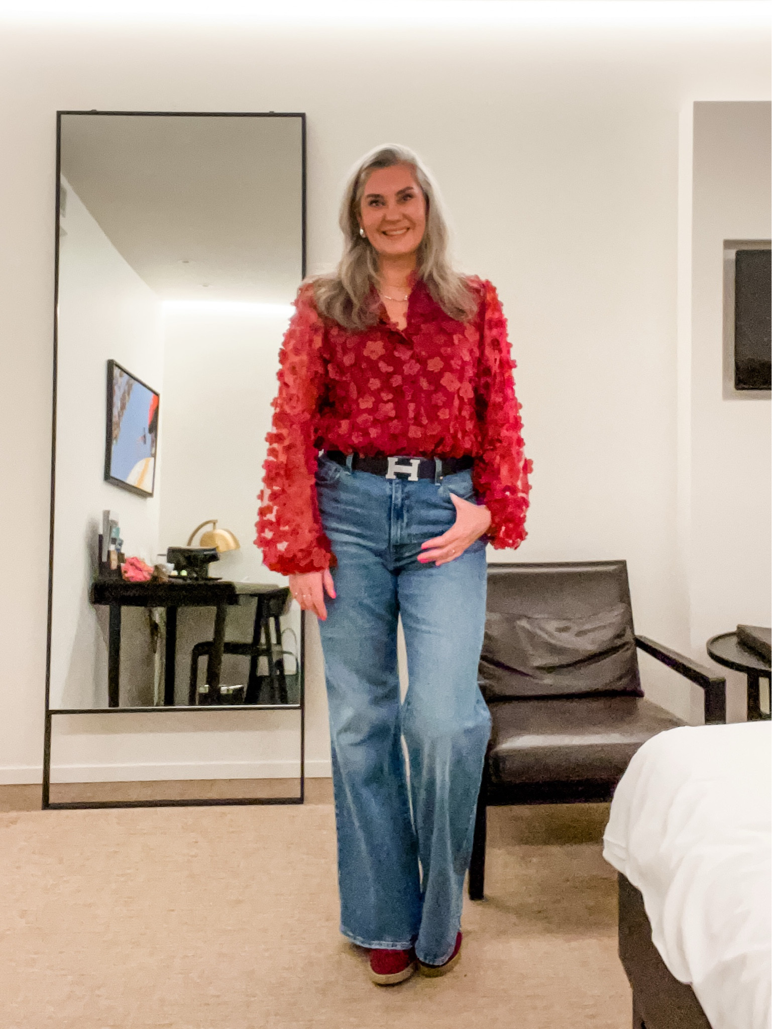 Ootd - Thursday night. Burgundy blouse with flowers (Loavies), Levi’s bell bottom jeans, silver drop earrings and burgundy suede sneakers. 



#LTKnederlands #LTKwinter #LTKeurope