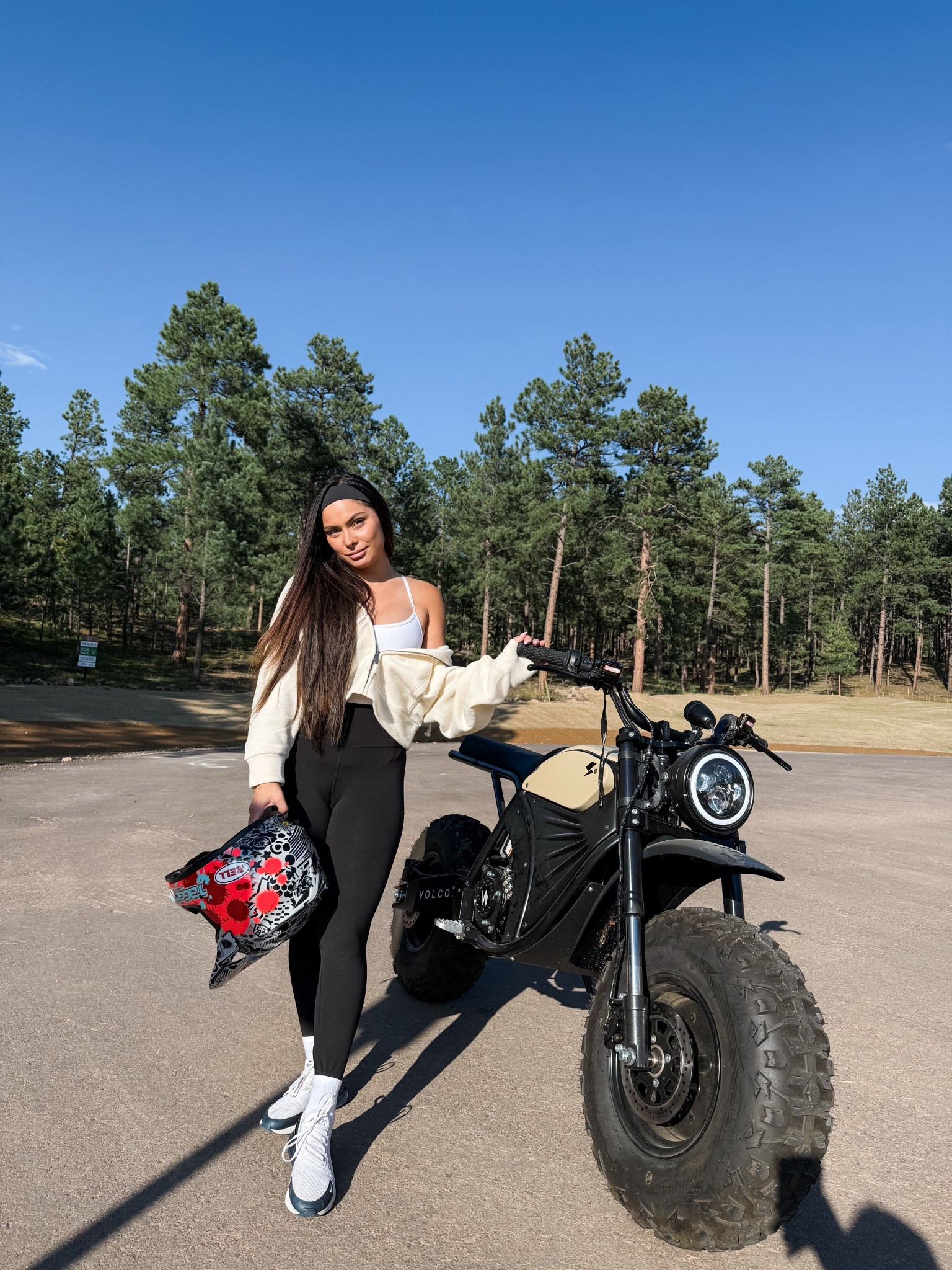 This  zip-up comes in so many colors! This bra had been such a favorite for me. It’s made from the softest fabric. Wearing a size small in everything.

#LTKActive #LTKStyleTip