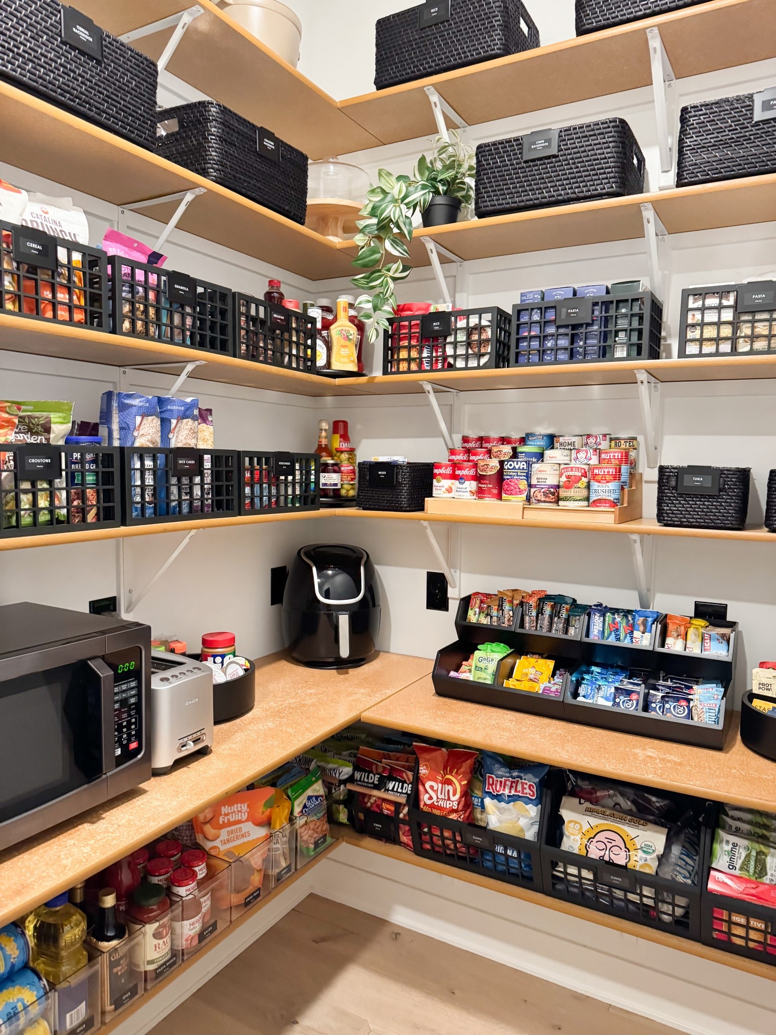 Pantry Details 🖤

#LTKHome #LTKFamily