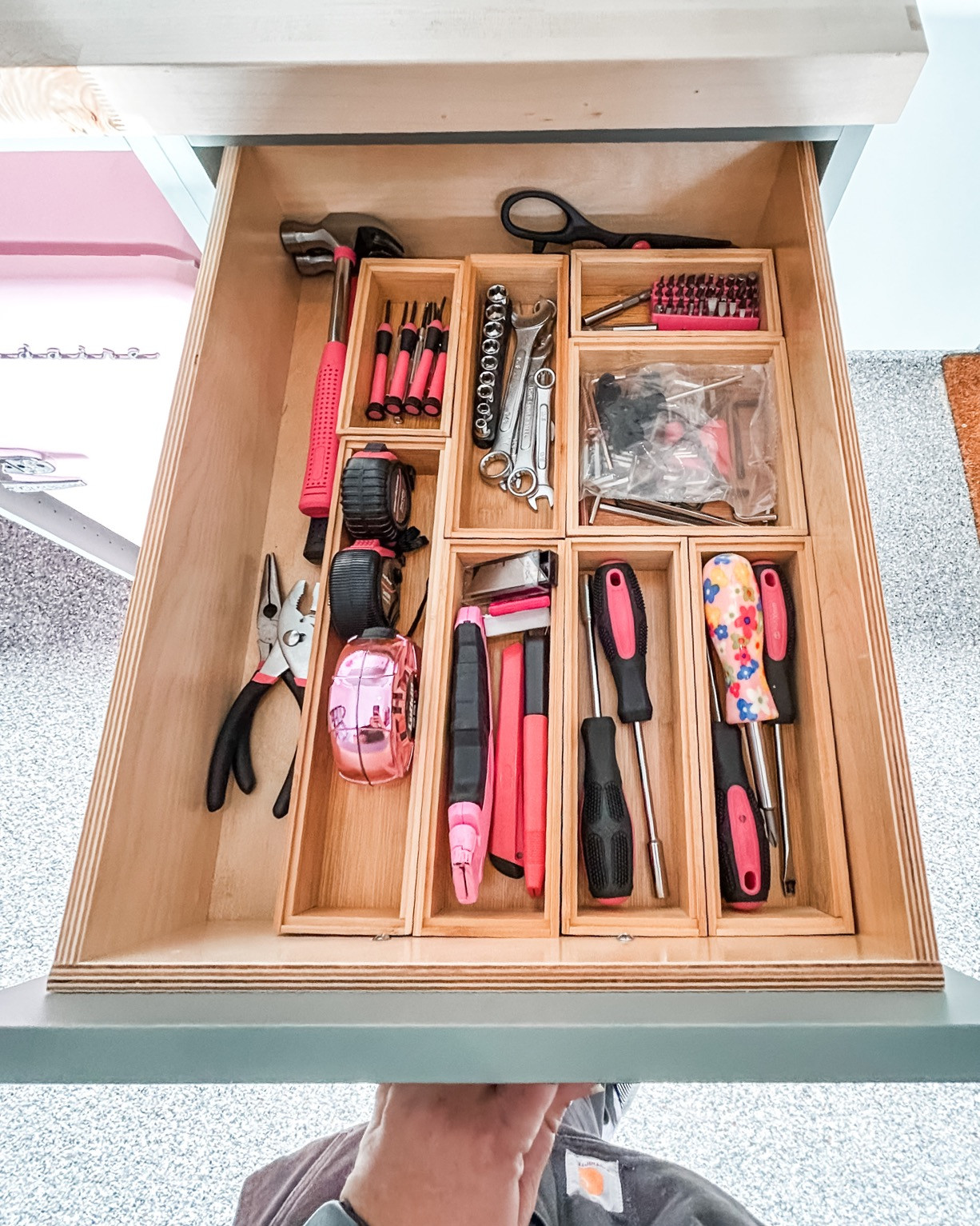 An organized garage drawer, but make it girly. 🎀 

 