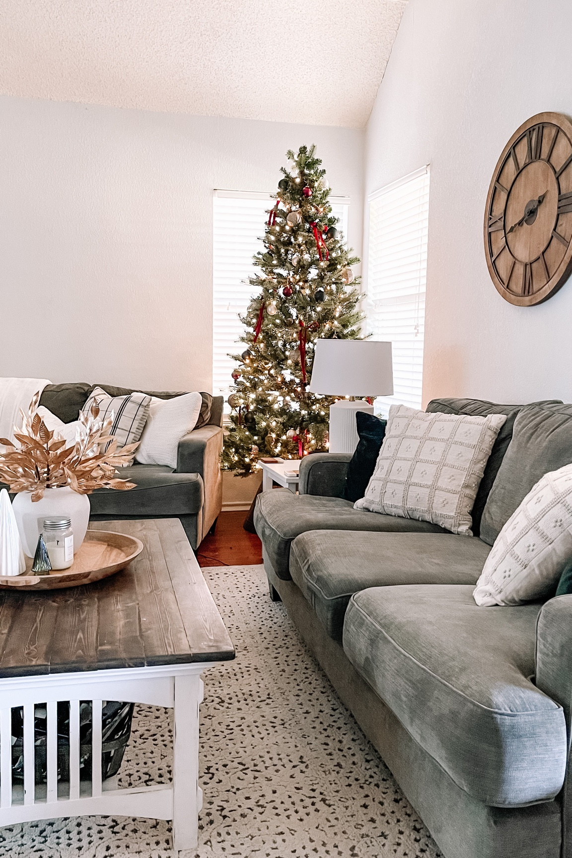 Holiday living room 

#LTKHoliday #LTKSeasonal