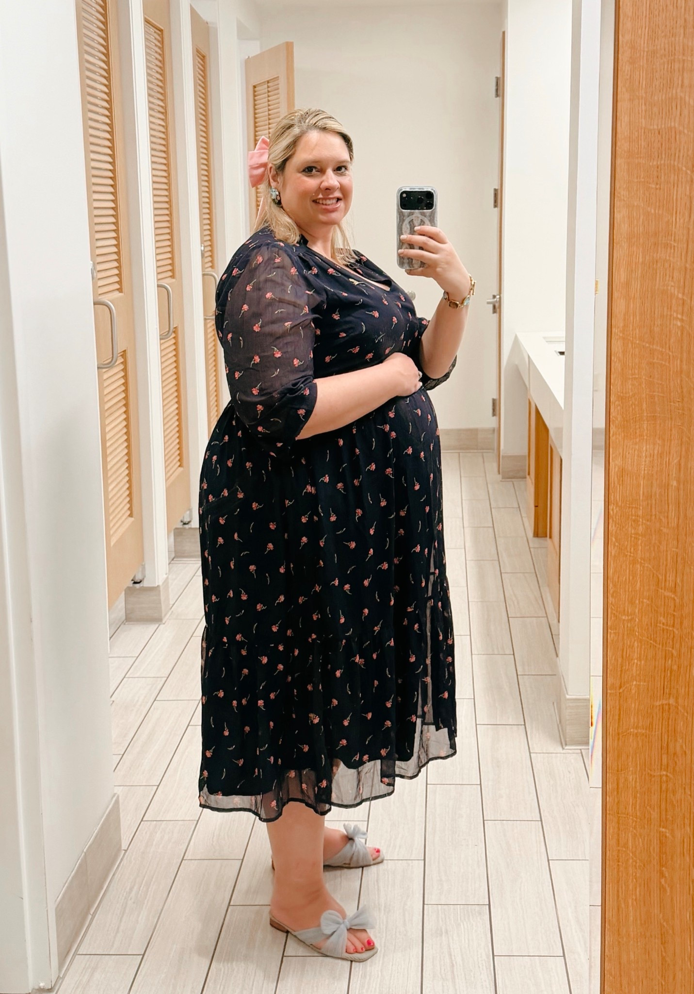 This dress fits a little different than the last time I wore it but still makes me feel pretty, even at 39 weeks! As you can see, plenty of room in the stomach / hip area on this one but it is more fitted in the chest. I am wearing a 2x 

#LTKBump #LTKPlusSize #LTKootd