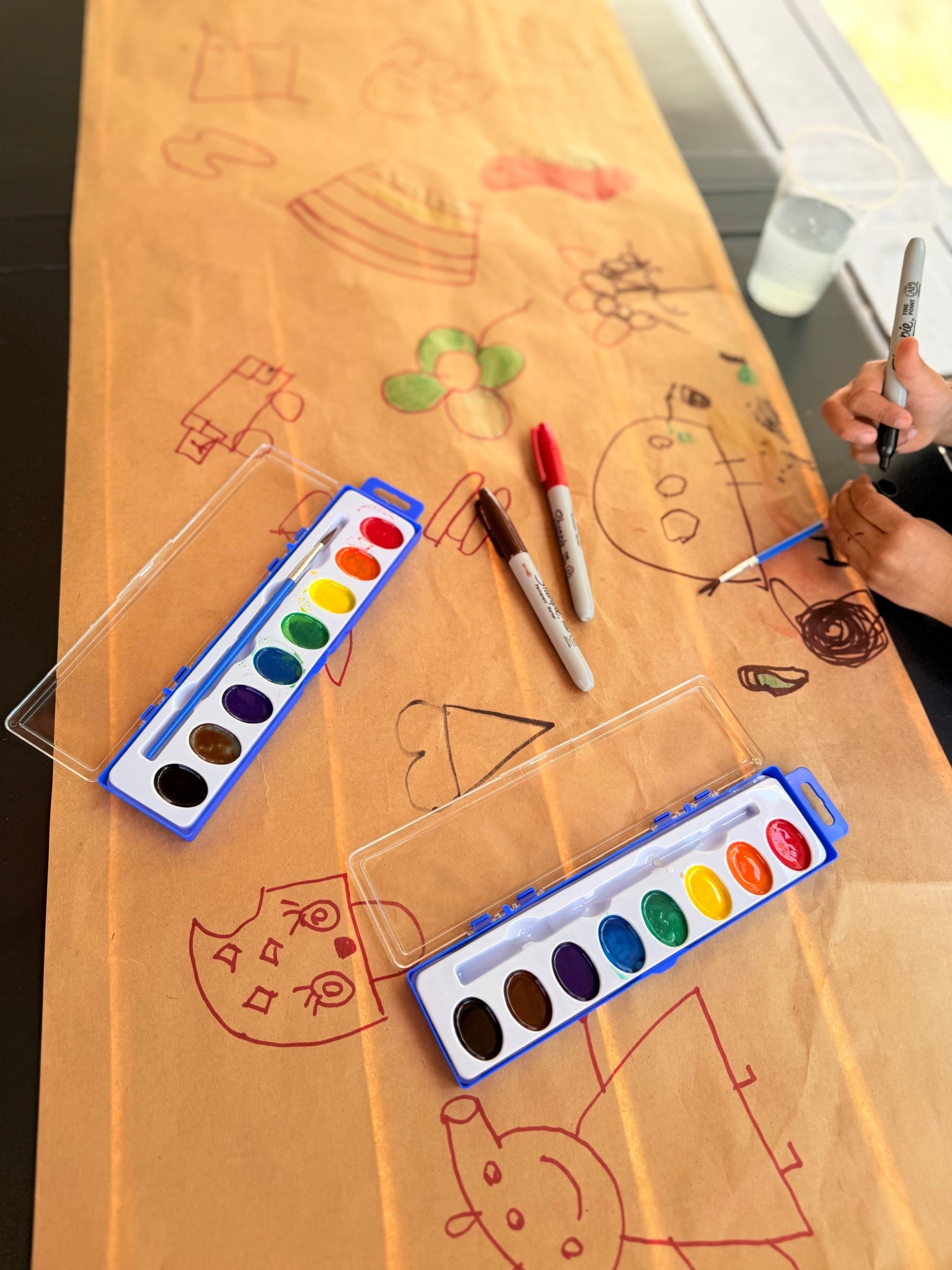 easy sunny day activity to do with your little ones outdoors 🖌️🌈  🎨💖☀️

#MomBlogger #MomLife #Motherhood #Toddler #MomToddlerActivities #ThingsToDoWithKids #Painting #Art #CraftKit #Crafts #SummerActivities #KidsArt #Parenting #CreativeKids #FamilyFun #ArtsAndCrafts #ToddlerActivities #MommyAndMe #Playtime #InspirationForMoms

#LTKmomlife #LTKKids