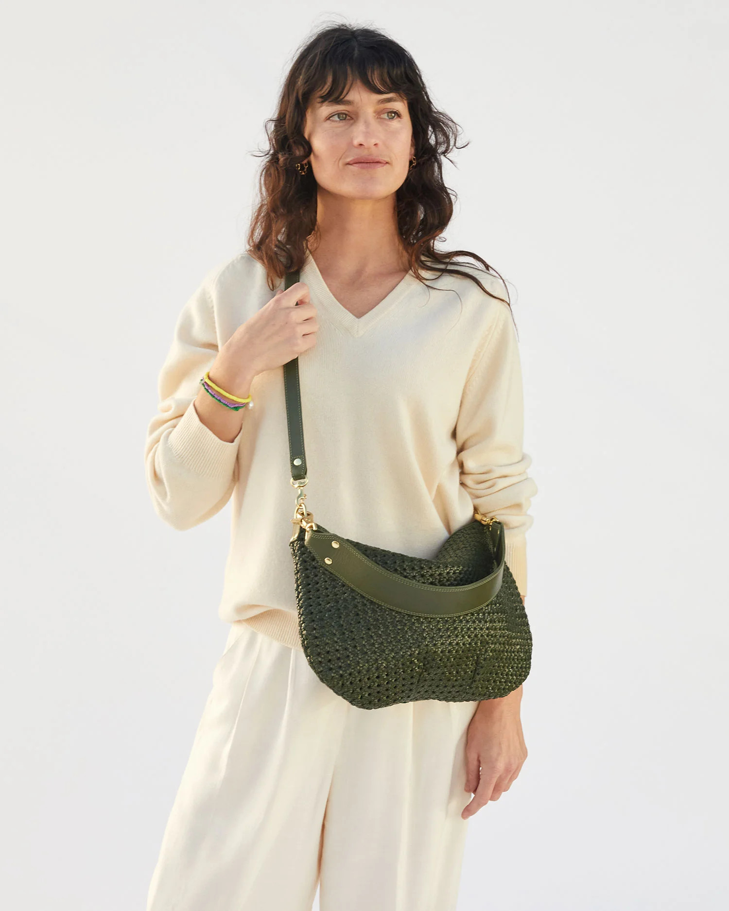 Moyen Messenger | Clare V.