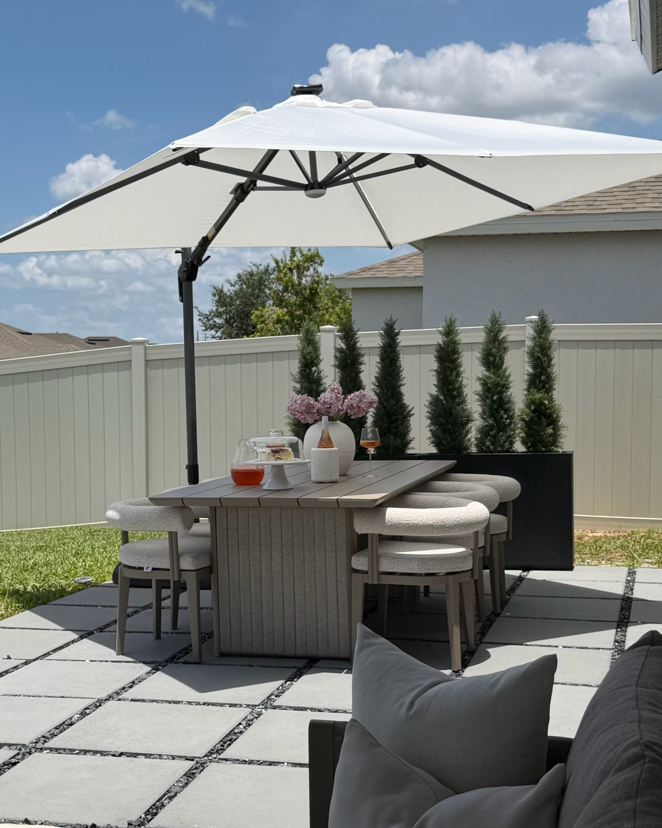 The perfect umbrella for stylish summer days and cozy nights outdoors⛅️🌞✨ — Use mi code Lauri13 for extra discount!

#outdoorfurniture #patio #patiodecor