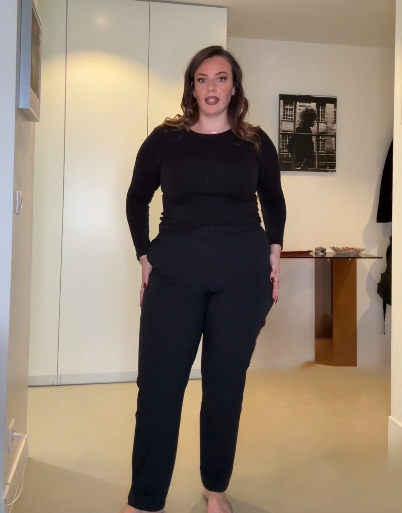Je porte le pantalon en 2XL pour mon 48 c’est une tuerie !! Il tient bien au chaud pour moi c’est limite un pantalon de ski & en plus il est waterproof donc vraiment top ! La coupe est flatteuse en plus, vous avez un cordon à l’intérieur pour régler la taille BREF PÉPITE !!! Pour le pull je porte du L il est thermique aussi !

#LTKmidsize #LTKplussize #LTKcurves