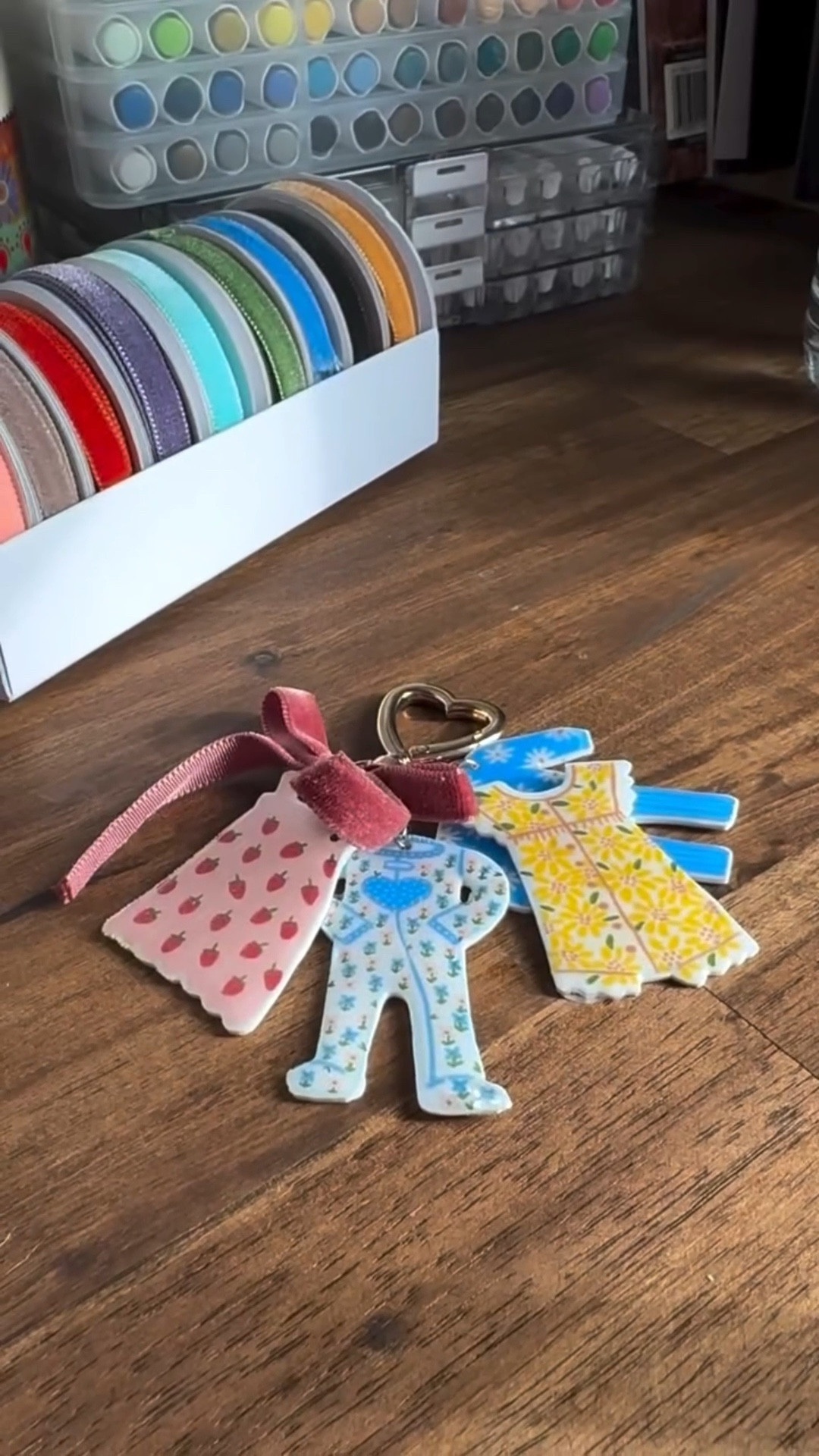 Keeping some of my fav baby outfits with me on a key chain as a reminder of how little she was 🥹

Using @teckwrapcraft shrink sheets
5% OFF CODE: Hollei5
#craftymoms #handmadegifts #artist #painting #keychain #shrinkplastic