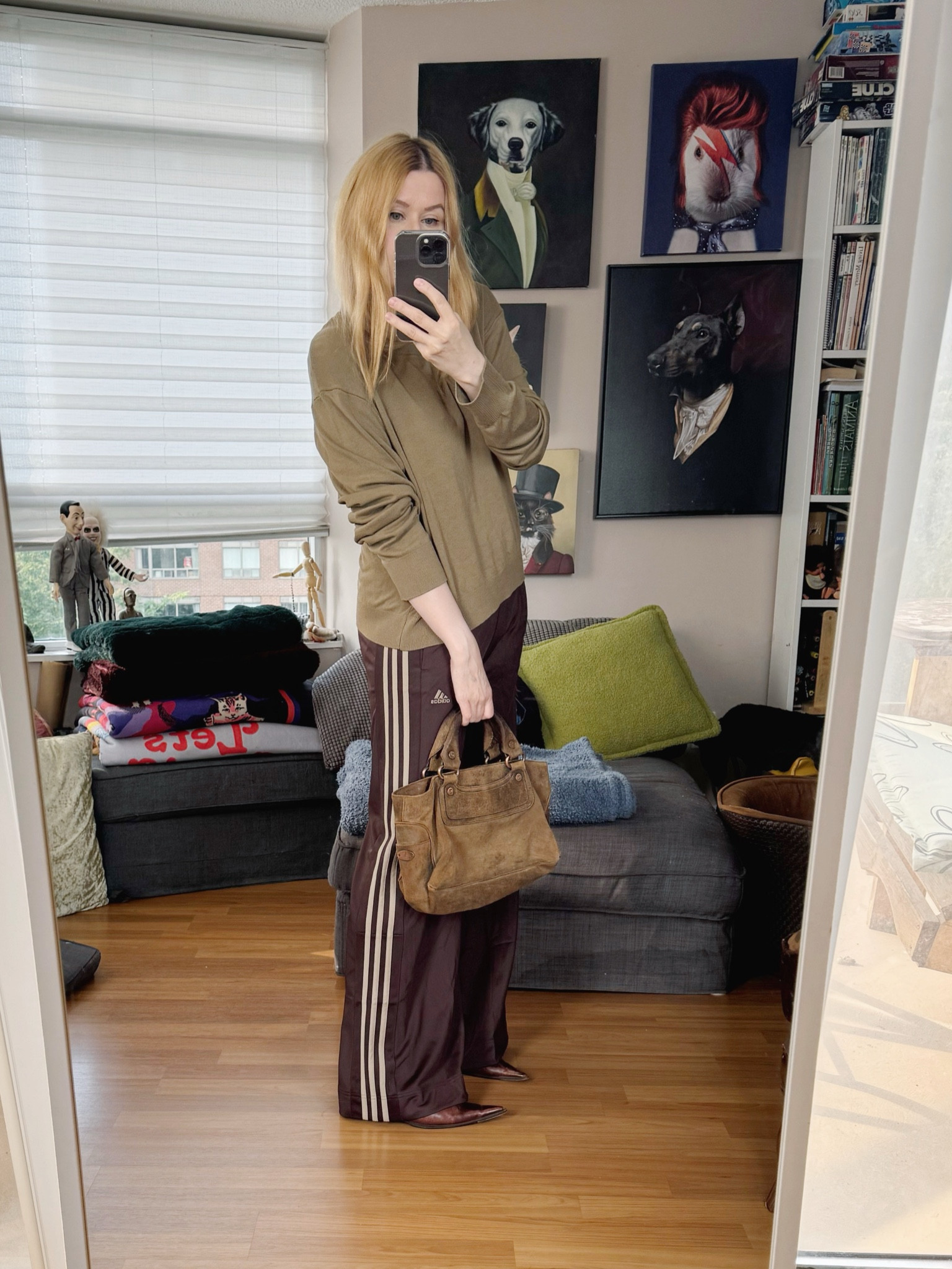 New pants.
Boots and bag are vintage. 
 •
#summerlook #vintageceline  #torontostylist #StyleOver40  #secondhandFind #fashionstylist #slowfashion #FashionOver40  #MumStyle #genX #genXStyle #shopSecondhand #genXInfluencer #genXblogger #secondhandDesigner #Over40Style #40PlusStyle 


#LTKItBag #LTKFindsUnder100 #LTKStyleTip