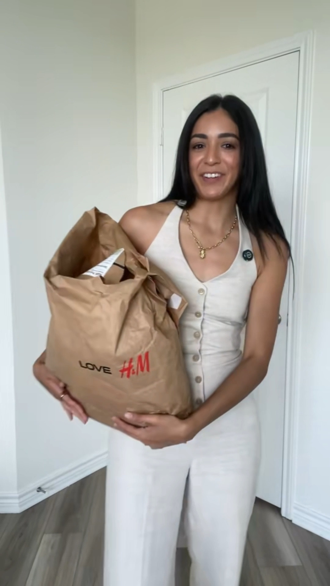 Unboxing H&M clothes from the discount section! 💰 

#LTKFindsUnder50 #LTKWorkwear #LTKSaleAlert