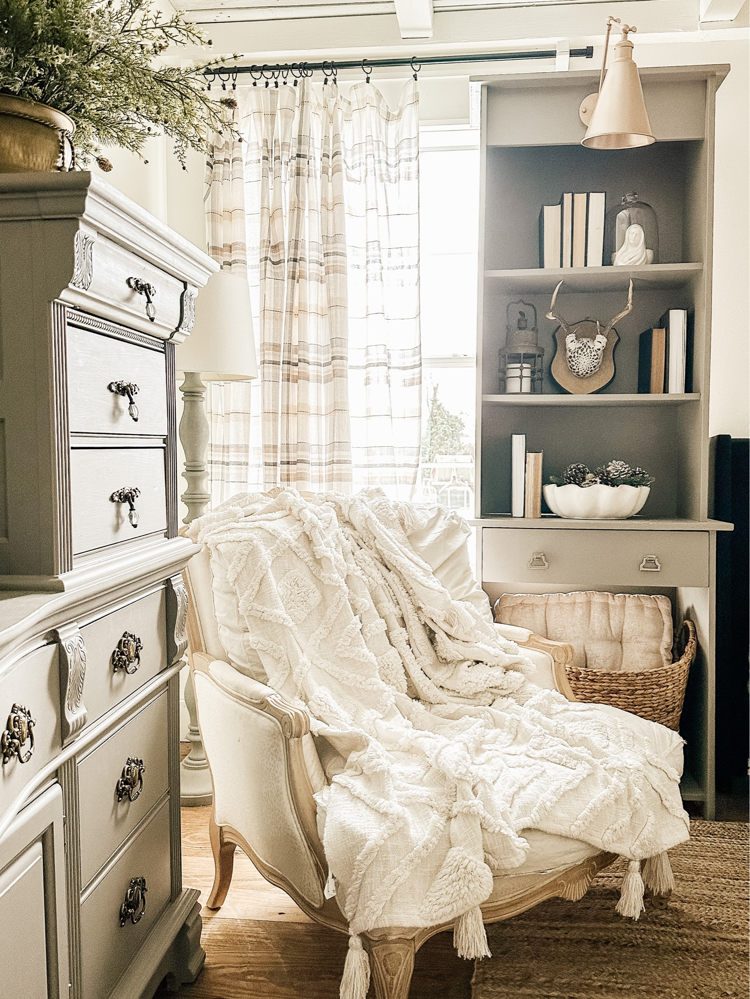 Curtain Hack…use Tablecloths! #cottagesandbungalows #southernlivingmag #americanfarmhouse #cottagestyle #countrylivingmag #betterhomesandgardens #mybhg #returninggracedesigns  #americanfarmhousestyle
#vintagefarmhouse #vintagestyle #viralreels #fixerupperstyle #cottagestyle 
#targetstyle #ourwellseasonedhome #studiomcgee #magnolianetwork #neutraldecor  #countrysamplerfarmhousestyle #countrysamplermagazine #curtainhack #curtains

#LTKhome #LTKSeasonal