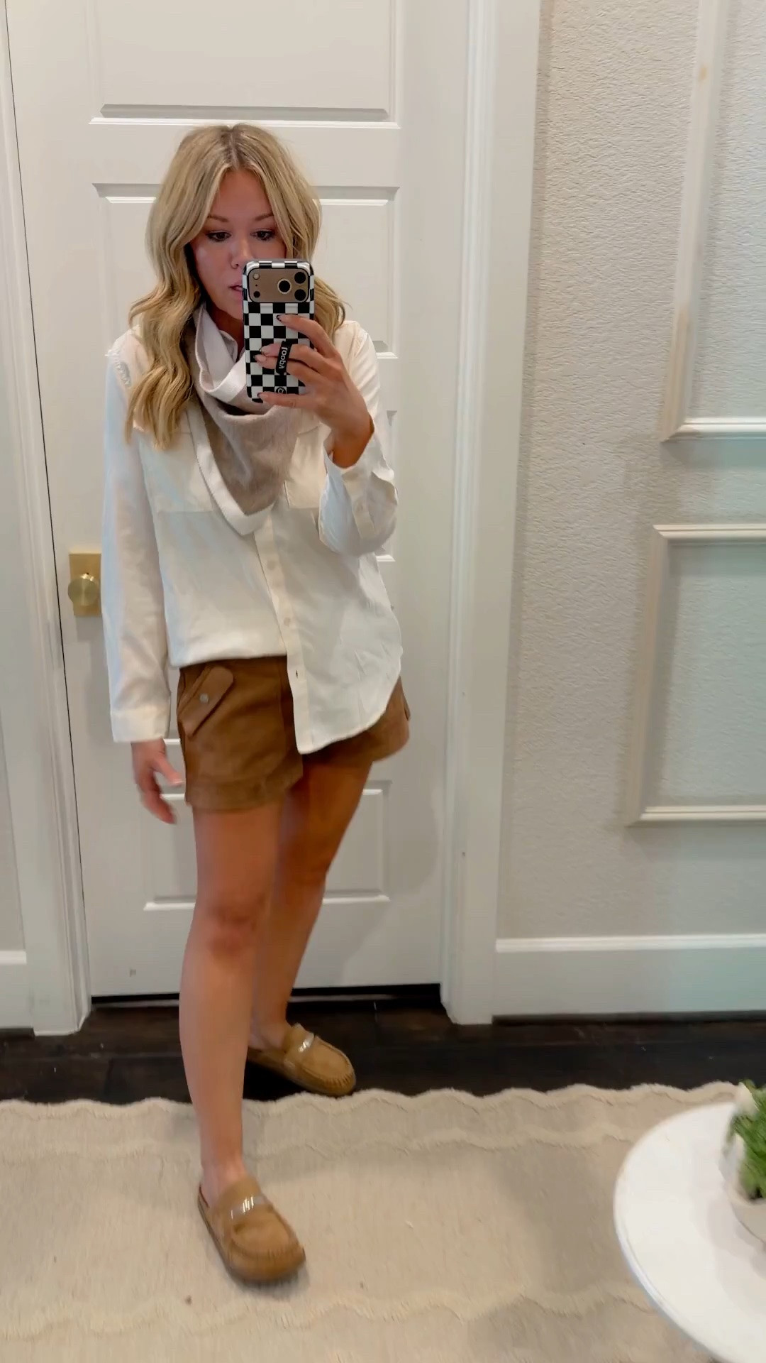 Top : true to size wearing a medium
Shorts: tts 9