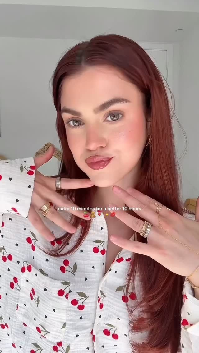 an extra 10 mins getting ready = 10x better day 😌
products:
@mcobeauty_us hydrate & glow ultra dew serum, hydrate & glow ultra fine mist nours 
@milkmakeup kush brow lamination gel 
@armanibeauty luminous silk concealer in 4.5 
@kosas revealer concealer in 2.6c, cloud set pressed powder in breezy, lip oil in unbuttoned, blush is life in bliss, air brown in medium chocolate brown
@merit  flush blush in stockholm 
@benefitcosmetics hoola bronzer, cookie highlight
@sacheubeauty lip liner stay-n in muah-ve

#makeuptutorial #makeuproutine #everydaymakeup #glowymakeup #makeupproducts